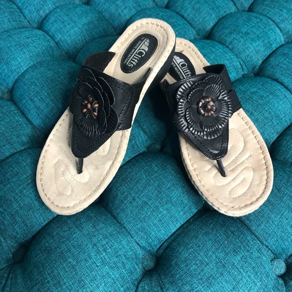 Cliffs by White Mountain Black Sandals - Picture 1 of 5